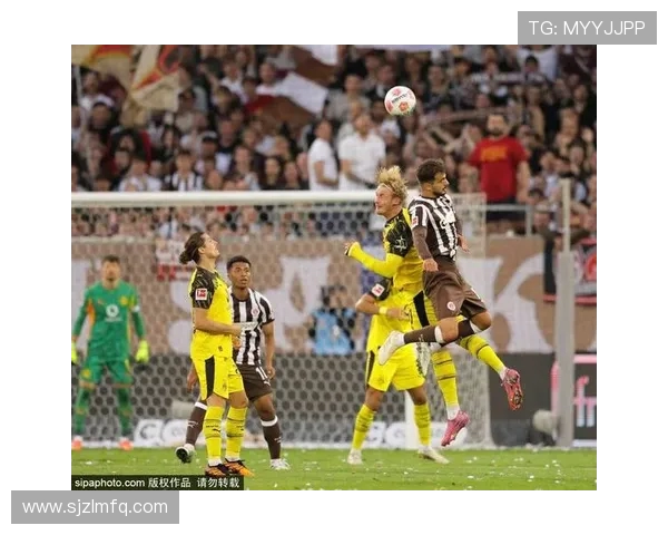 国米对阵尤文:意甲经典对决再掀高潮,两大豪门谁能笑傲赛场 国米对阵尤文:意甲经典对决再掀高潮,两大豪门谁能笑傲赛场